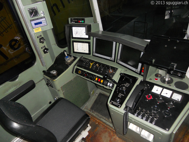 Cabina di guida di una SBB Re 4/4 II con ETCS Alstom